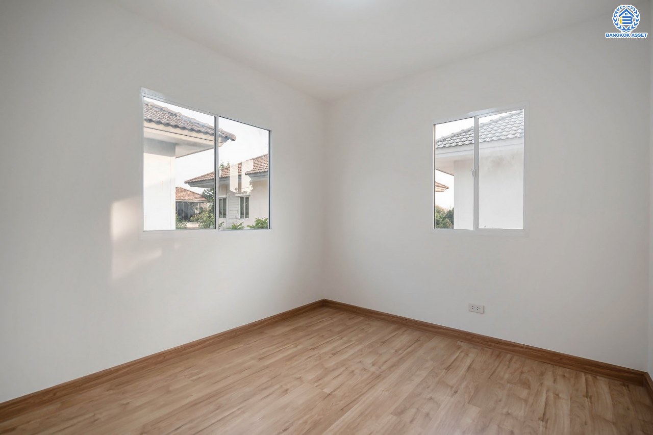 บ้านมือสองตกแต่งใหม่ โครงการ พฤกษาวิลเลจ30 เดอะซีซั่น แจ้งวัฒนะ-ราชพฤกษ์ หลังมุม ทำเลย่านปทุมธานี เนื้อที่ 53 ตร.ว. ฟังก์ชัน 3 ห้องนอน 2 ห้องน้ำ 1 ห้องอเนกประสงค์ จอดรถได้ 2 คัน เดินทางสะดวกสบายเข้า-ออกได้หลายเส้นทาง ใกล้เมืองทองธานี และจุดขึ้นทางด่วน "แจ้งวัฒนะ"